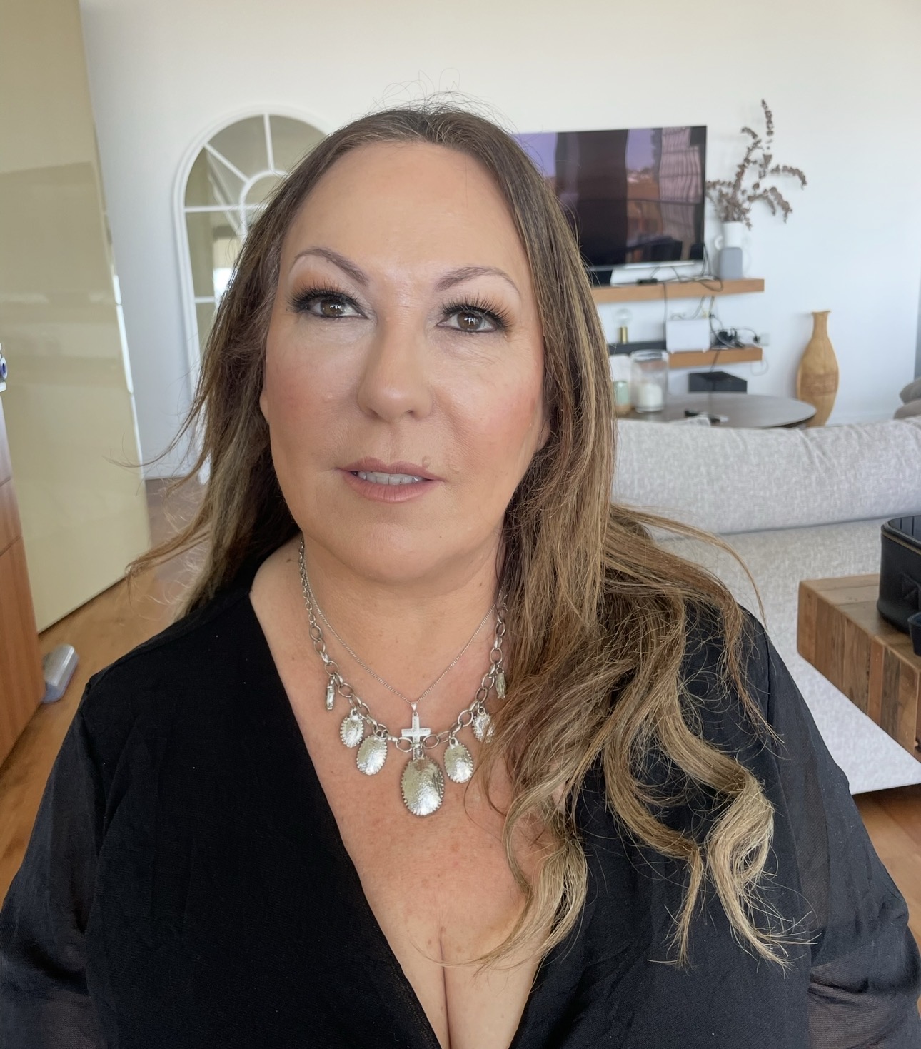 Full bronze glam with lashes and balayage hair